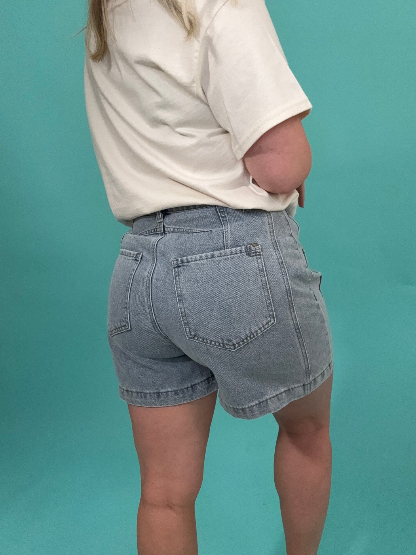 90's Mom Short